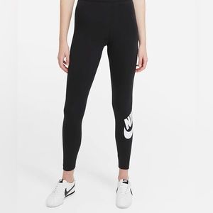 Nike - Tight Fit/High Rise/Full Length Leggings - Size M - NWT